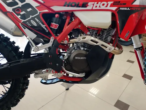 Мотоцикл Regulmoto Holeshot Red Edition 4 valves Мотоцикл Regulmoto Holeshot Red Edition 4 valves